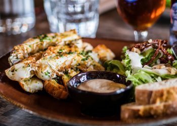 Recette du jour : Poulet épicé croustillant à la grenade – Un délice sucré-salé à tester absolument !