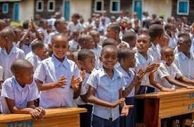 Technologie, éducation et capital humain. 