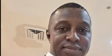 États-Unis : Certains fils de la Basse Guinée contestent l’origine de Mamadou Camara et exigent son certificat de naissance. La polémique enfle à l’approche des élections. » 