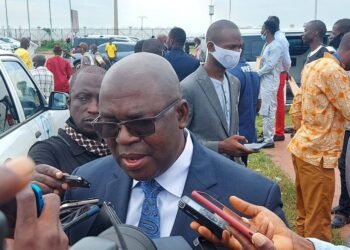 Grand debat : Dr Faya Millimouno saisit la Cour suprême pour incohérence entre la Constitution et le code électoral. (Video) 