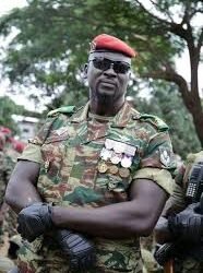 Guinée Présidentielle 2025 : Deux mains sur les armes, une main sur le pouvoir : la République prise en otage ? 