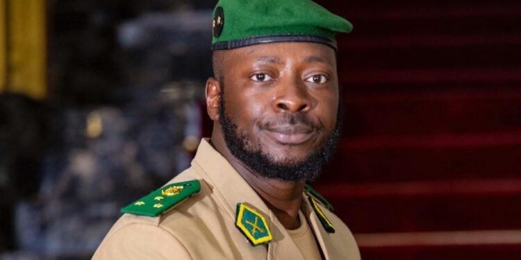 Guinée : Mamadi Doumbouya se fait représenter à Washington par le général Amara Camara! 