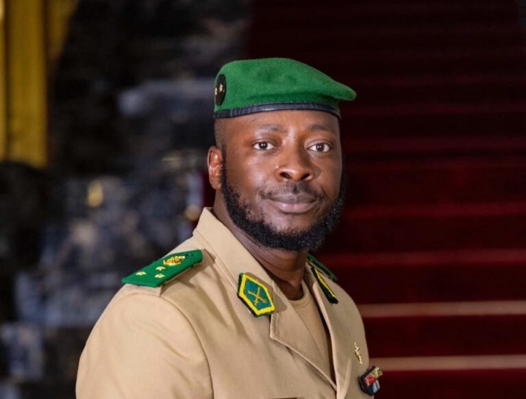 Guinée : Mamadi Doumbouya se fait représenter à Washington par le général Amara Camara! 