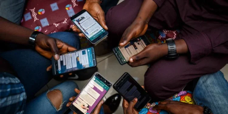 Comment les réseaux sociaux transforment la politique en Afrique ?