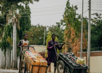 Le Monde : Comment les prix mondiaux du pétrole impactent les économies africaines! 